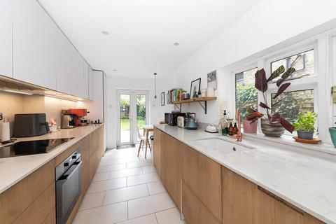 4 Broxted Road, London, SE6 4EW