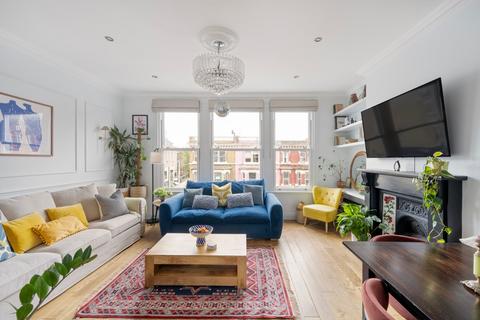 3 bedroom apartment for sale, Lavender Hill, London SW11