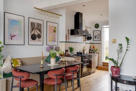 3 bedroom apartment for sale, Lavender Hill, London SW11