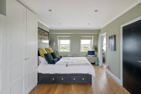 3 bedroom apartment for sale, Lavender Hill, London SW11