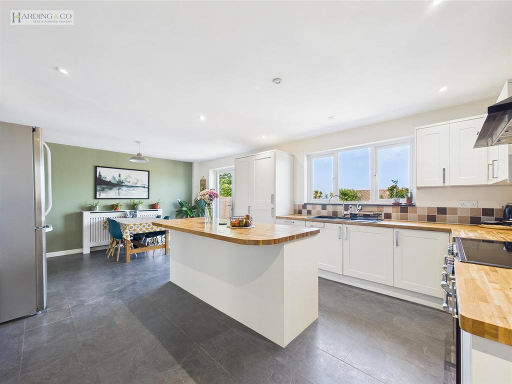 Kitchen .2.jpg