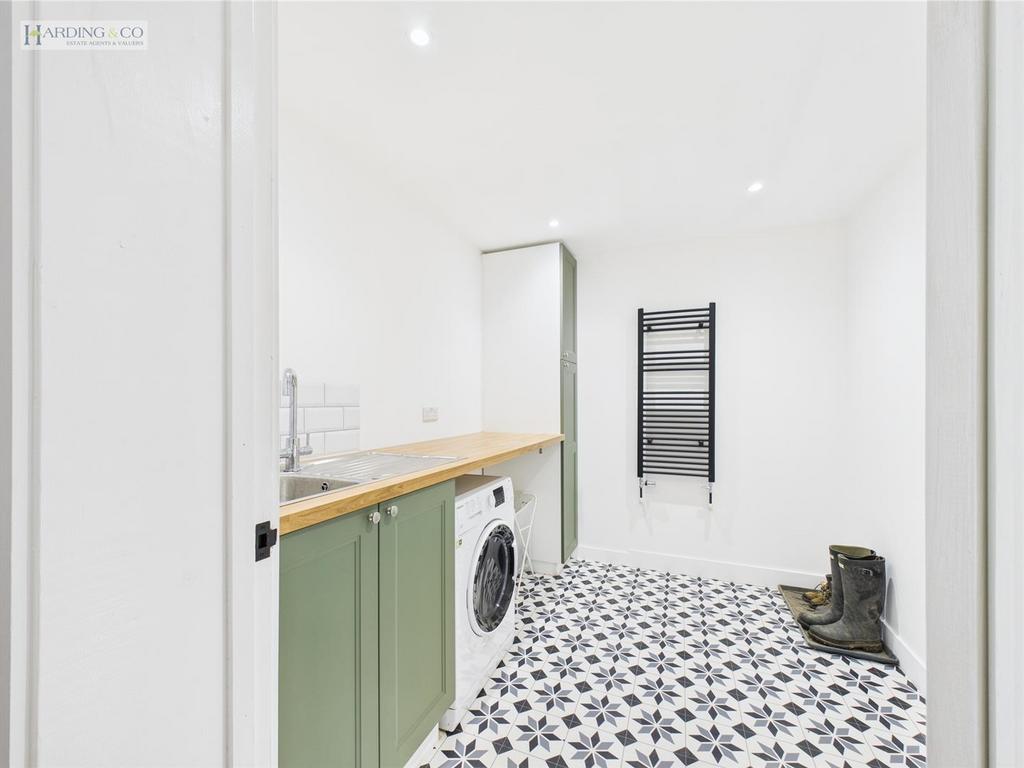 Utility Room .1.jpg