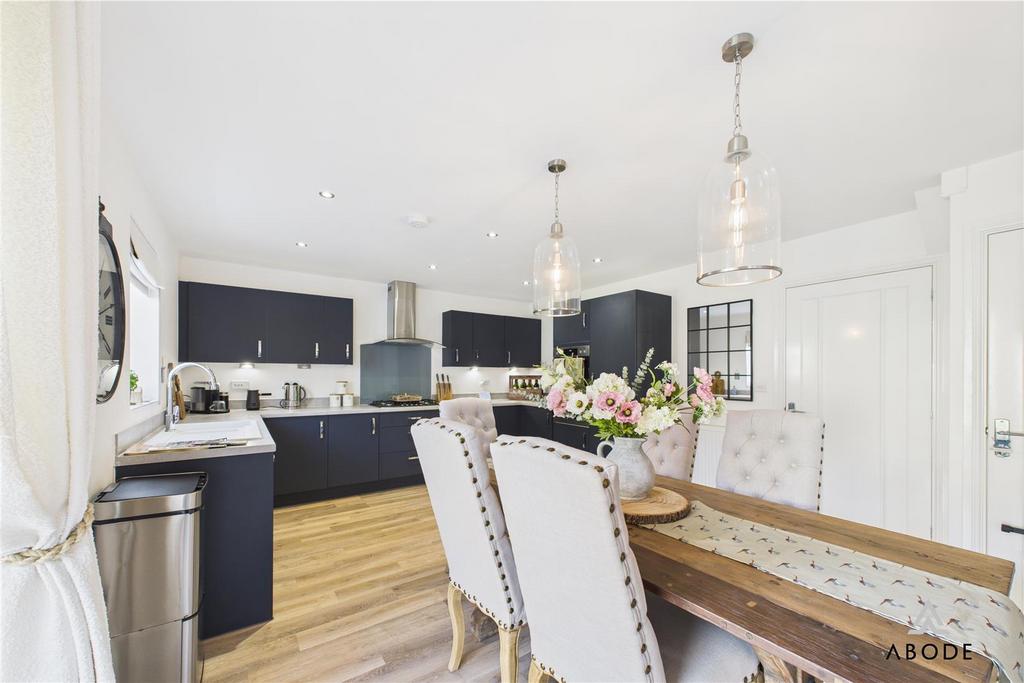 CAM02696 G0-PR0620-STILL029.jpg