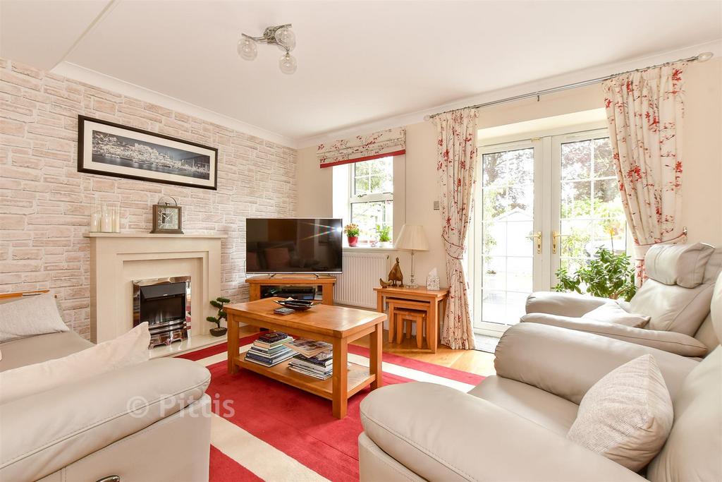 Lounge/Dining Area