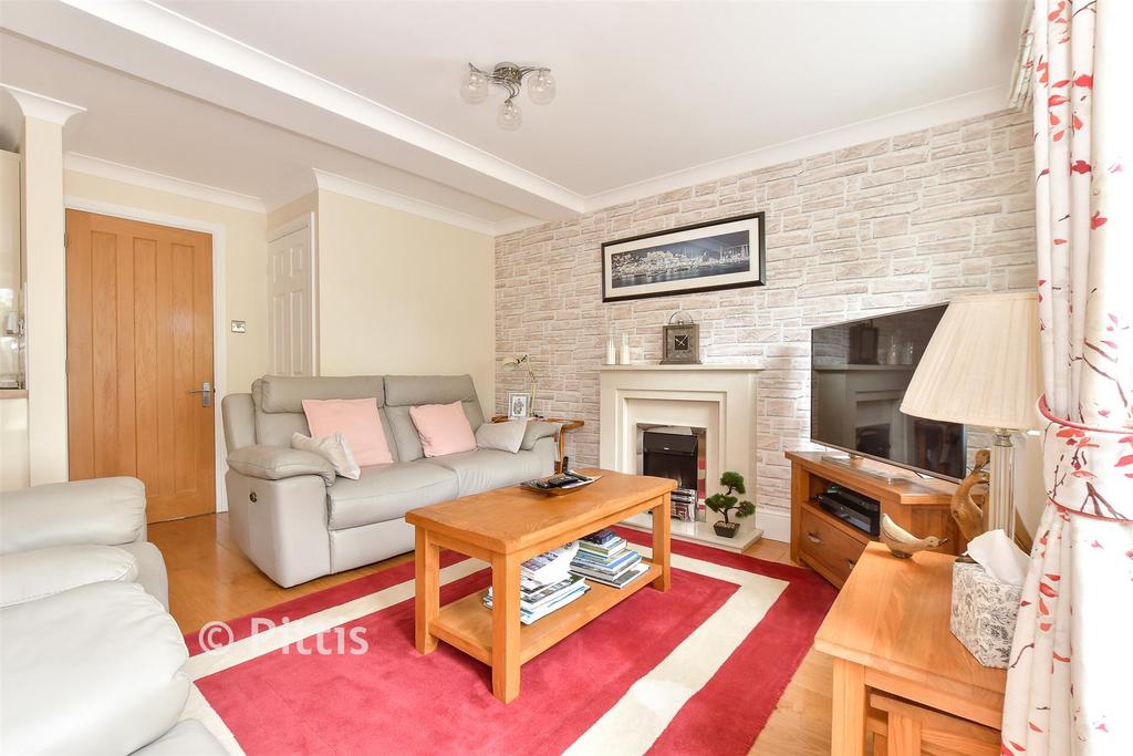 Lounge/Dining Area