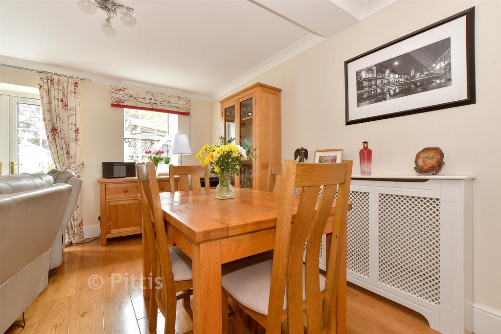 Lounge/Dining Area