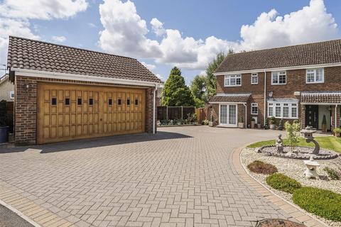 18 Bede Drive, Charlton, Andover, SP10 4EQ