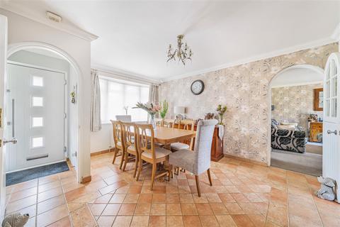 18 Bede Drive, Charlton, Andover, SP10 4EQ