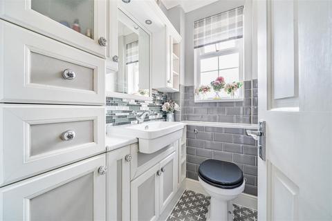 18 Bede Drive, Charlton, Andover, SP10 4EQ