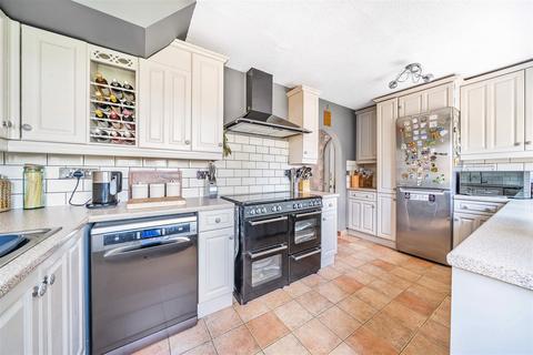 18 Bede Drive, Charlton, Andover, SP10 4EQ
