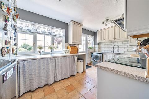 18 Bede Drive, Charlton, Andover, SP10 4EQ