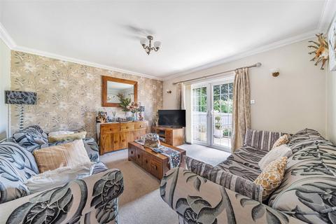 18 Bede Drive, Charlton, Andover, SP10 4EQ
