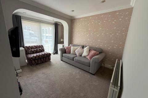 18 Bede Drive, Charlton, Andover, SP10 4EQ