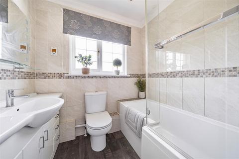 18 Bede Drive, Charlton, Andover, SP10 4EQ