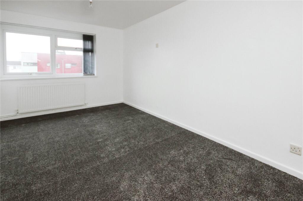 Bright and clean double bedroom featuring a lar...