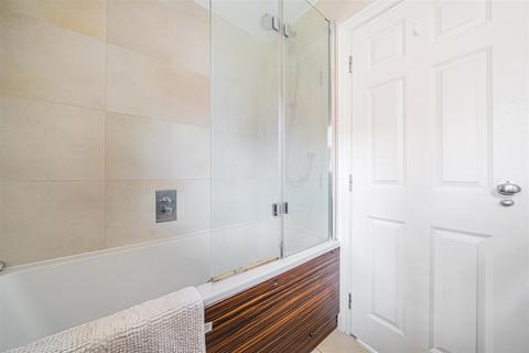 2 bedroom apartment to rent, Royal Connaught Drive, Bushey WD23