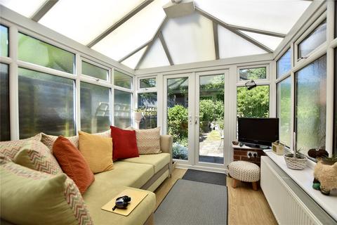 10 Bedford Avenue, Shaw, Oldham, OL2 7DW