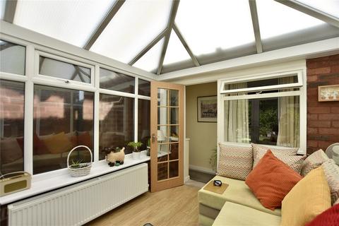 10 Bedford Avenue, Shaw, Oldham, OL2 7DW