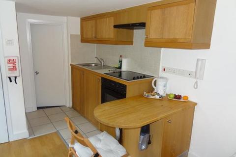 Apartment to rent, Cartwright Gardens, Bloomsbury, London, WC1H