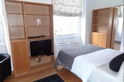Studio to rent, Cartwright Gardens, Bloomsbury, London, Greater London, WC1H