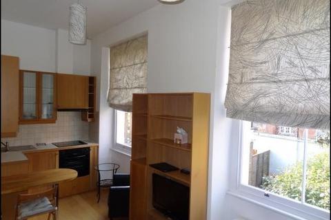 Studio to rent, Cartwright Gardens, Bloomsbury, London, Greater London, WC1H