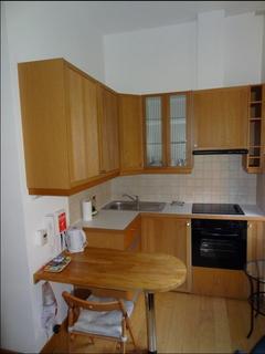 Studio to rent, Cartwright Gardens, Bloomsbury, London, Greater London, WC1H