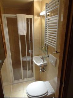Studio to rent, Cartwright Gardens, Bloomsbury, London, Greater London, WC1H