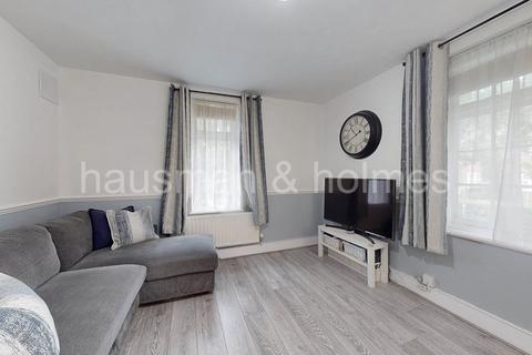 2 bedroom flat for sale, Oakwood Court, NW11