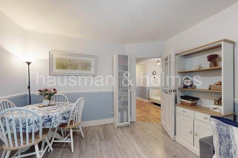 2 bedroom flat for sale, Oakwood Court, NW11