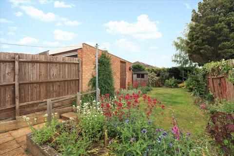 2 bedroom bungalow for sale, Queensway, Burton Latimer