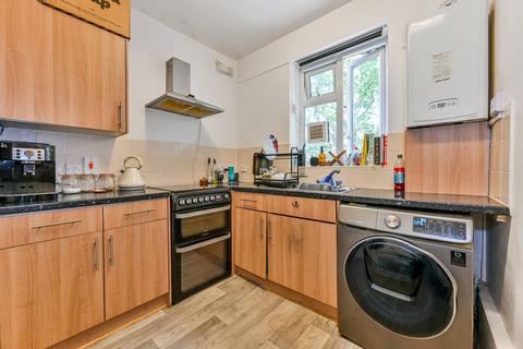 19 Beecholme Estate, London, E5 9NR
