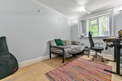 19 Beecholme Estate, London, E5 9NR