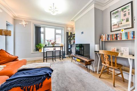 19 Beecholme Estate, London, E5 9NR