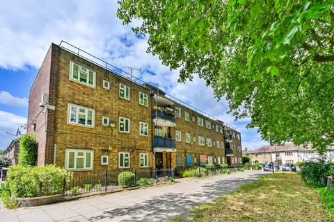 19 Beecholme Estate, London, E5 9NR