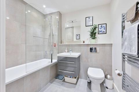1 bedroom flat for sale, Leavesden Lodge, Watford, WD24