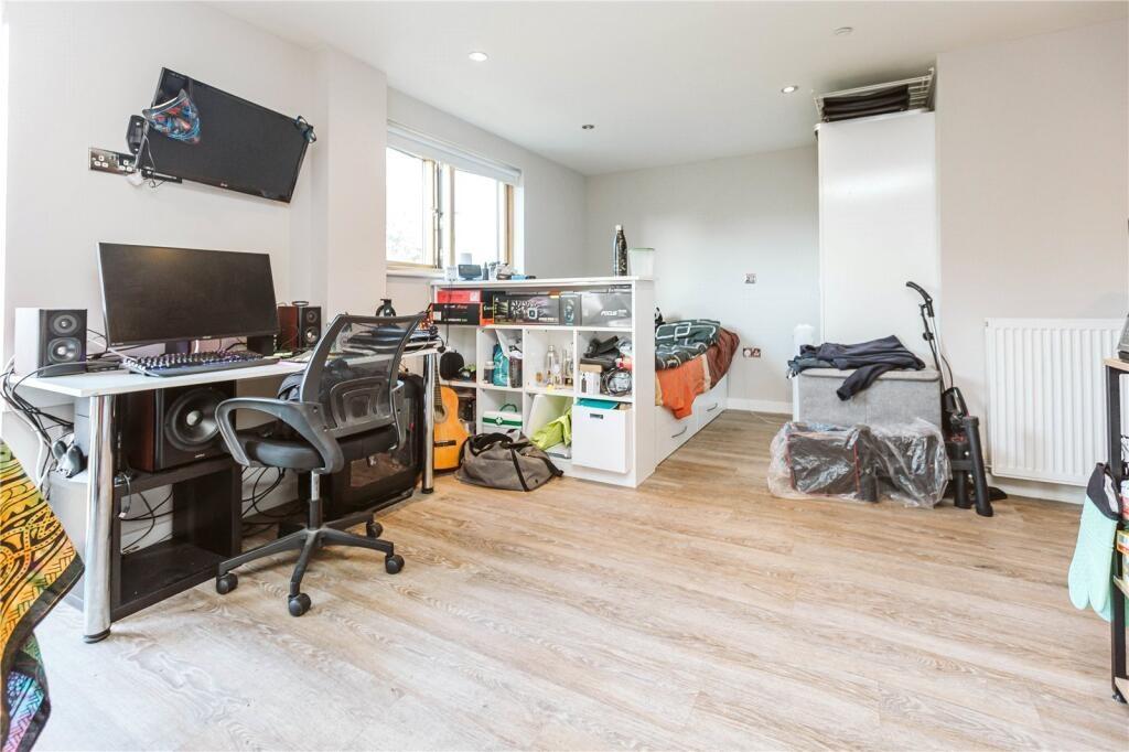 Bright and tidy single bedroom featuring a well...
