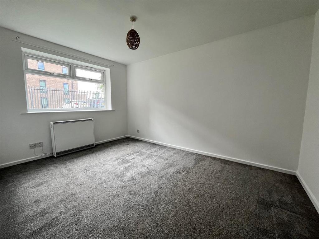 Large Bedroom