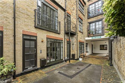 4 Pendulum Mews, London, E8 2LU