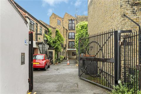 4 Pendulum Mews, London, E8 2LU