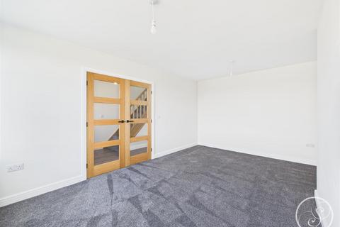 3 bedroom semi-detached house for sale, Field End Gardens, Leeds
