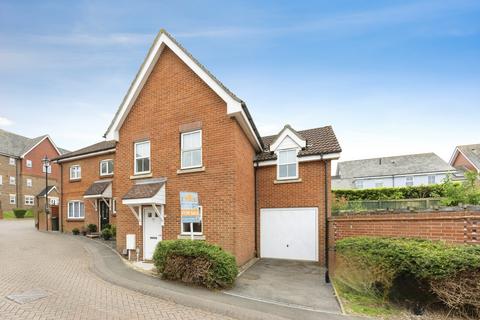 3 bedroom semi-detached house for sale, Gravelly Field, Ashford, TN23 5