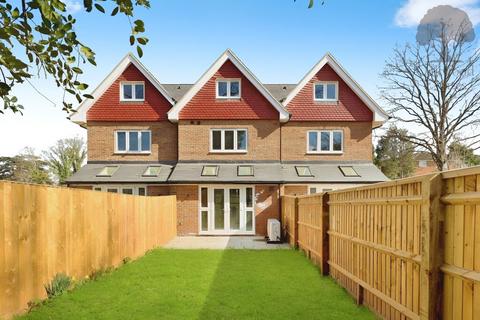 4 bedroom townhouse for sale, Cobblers Close, Farnham Royal SL2