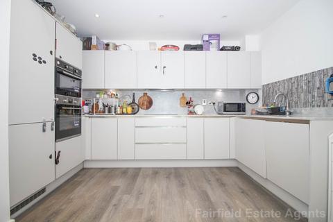 2 bedroom flat for sale, Bevan House, Tom Lake Way