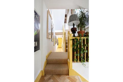 23a Sears Street, London, SE5 7JL