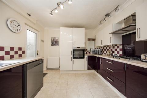 4 bedroom terraced house for sale, Ewell Avenue, West Malling ME19