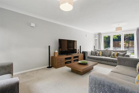 3 Dovecot Close, Wheldrake, York, YO19 6ND