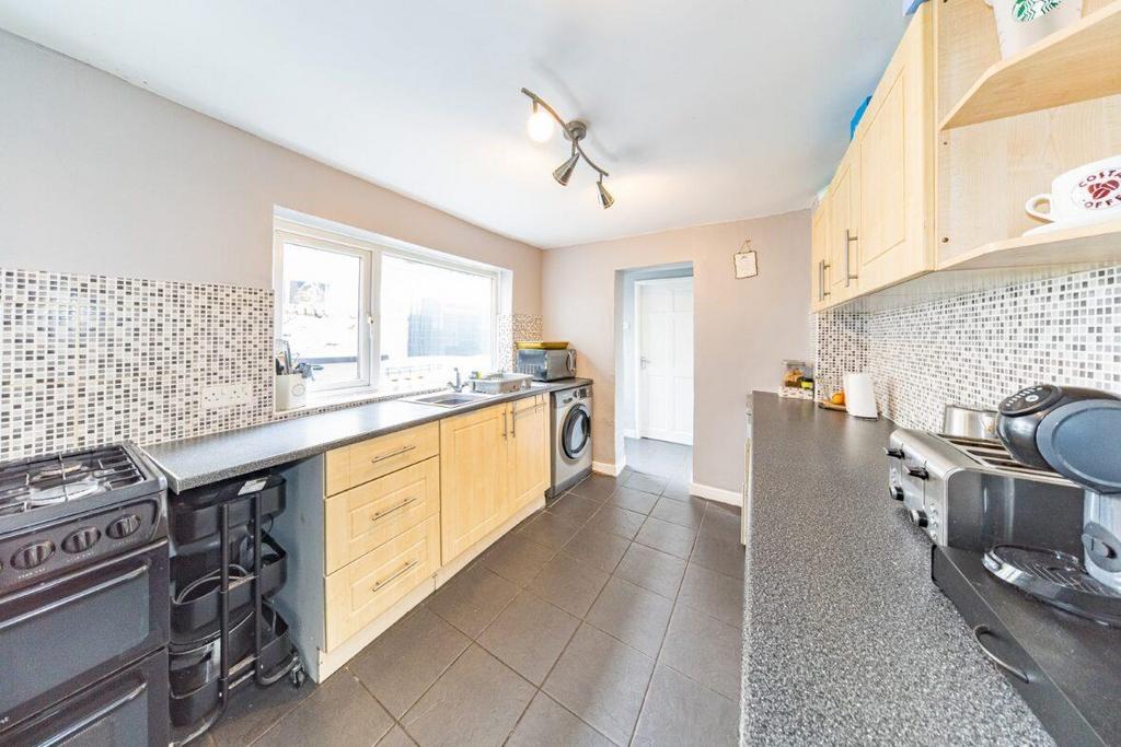 35 Cross Street kitchen 3.jpg