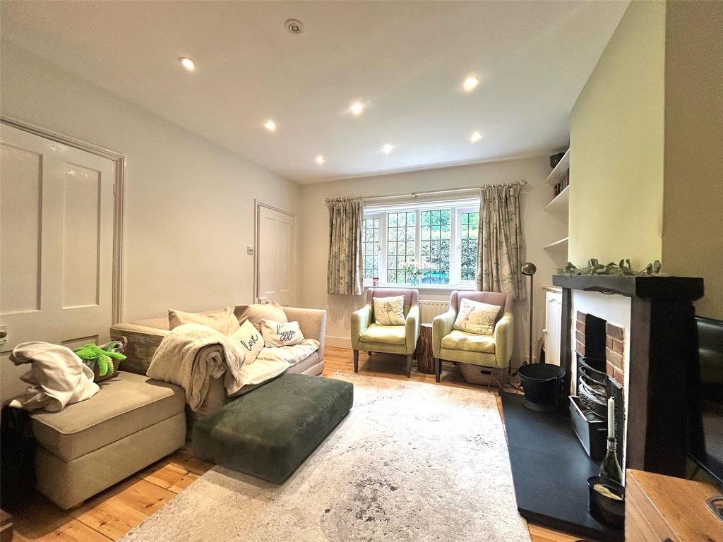 Tally Road, Oxted, Surrey, RH8 3 bed terraced house - £2,000 pcm (£462 pw)