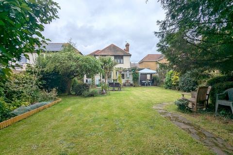 18 Warfield Road, Feltham, TW14 8AD