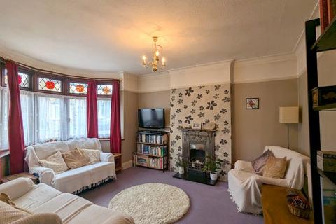 18 Warfield Road, Feltham, TW14 8AD